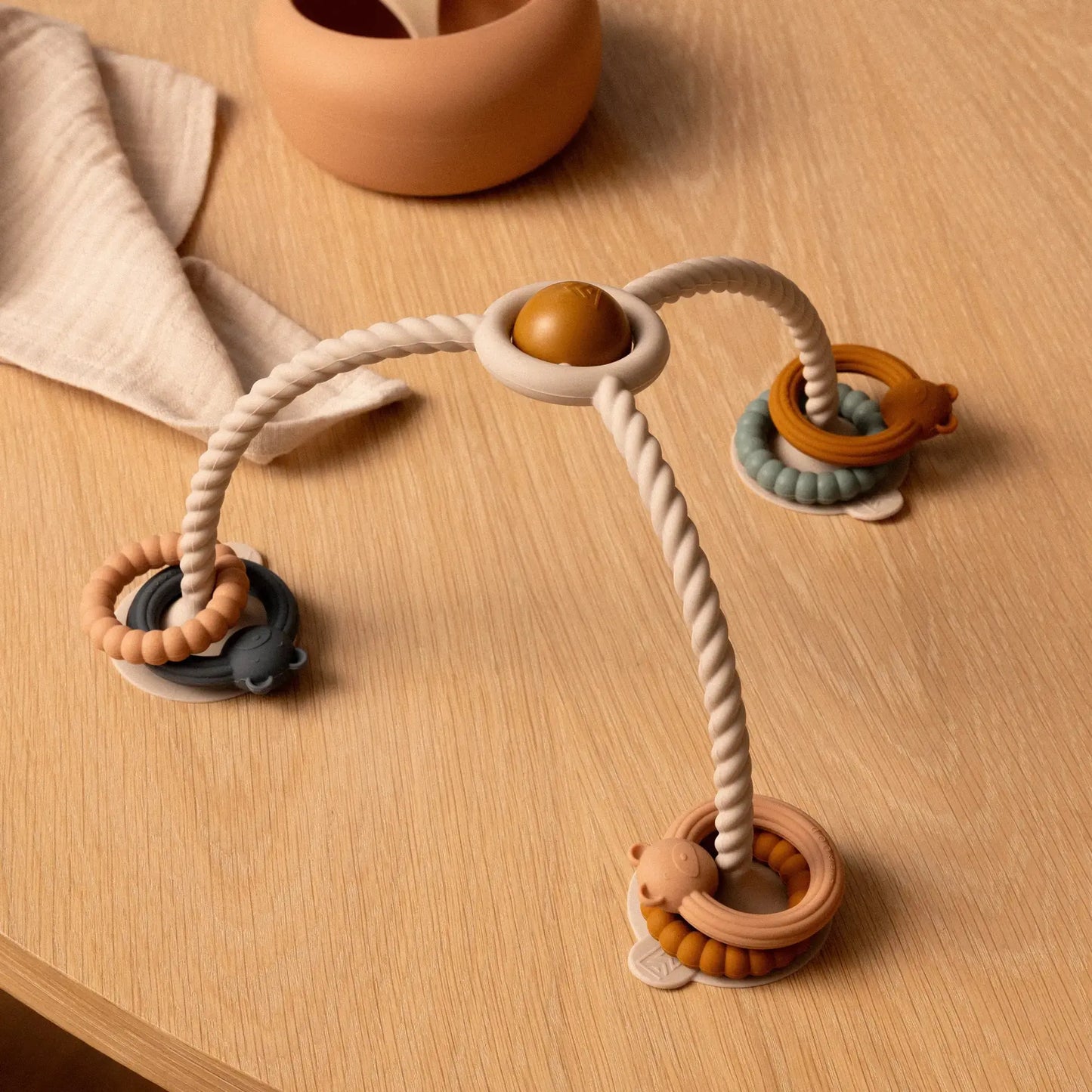 Jouet à ventouse / Soren Liewood