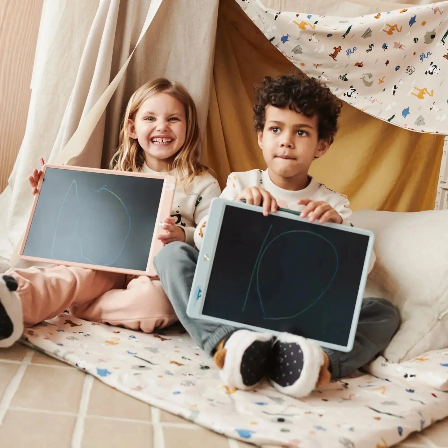 Tablette à dessin Zora 13,5" / Around the World Liewood